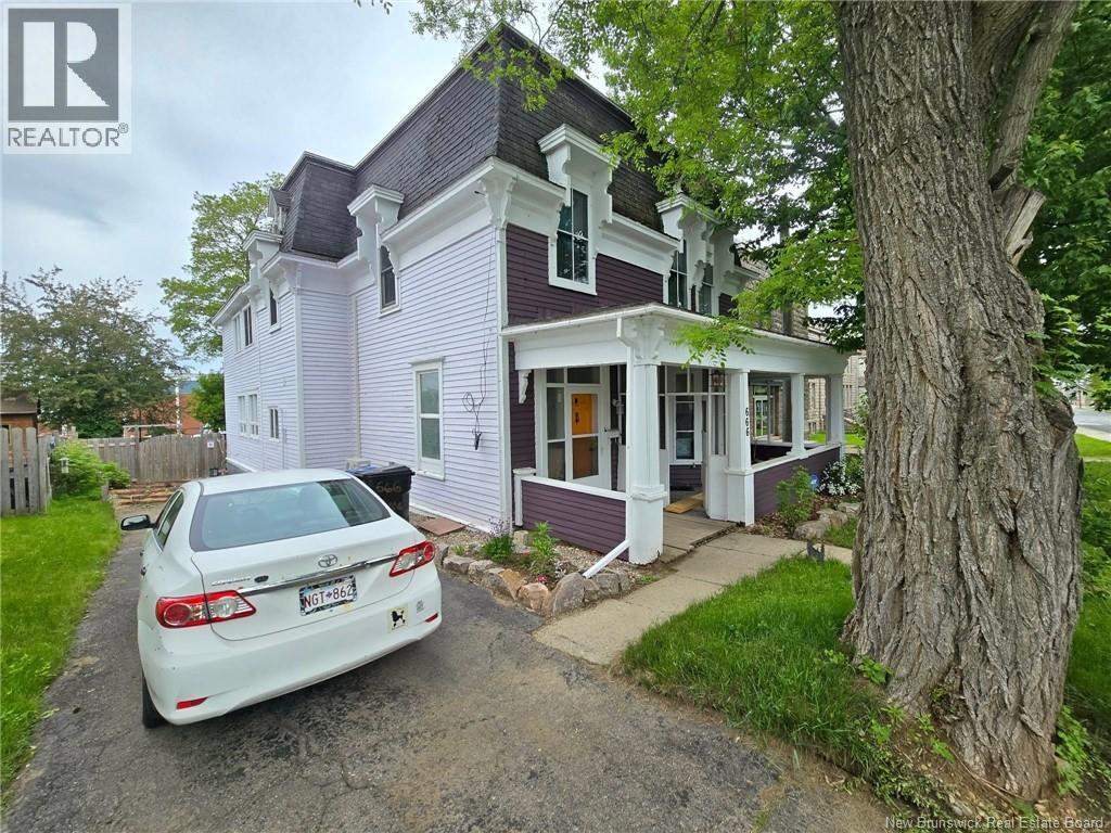 666 King, Bathurst, New Brunswick  E2A 1R1 - Photo 2 - NB142766
