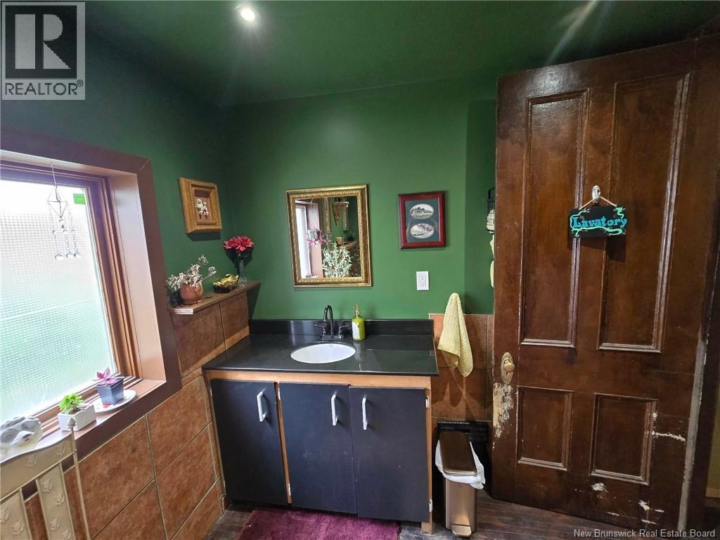 666 King, Bathurst, New Brunswick  E2A 1R1 - Photo 25 - NB142766
