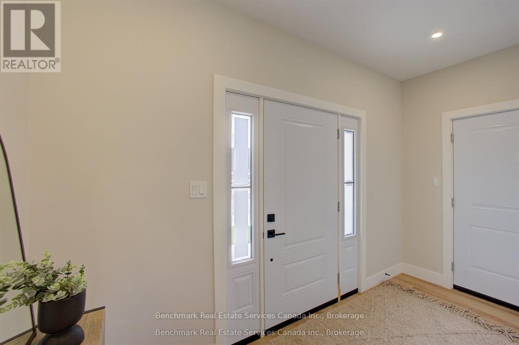 40 - 1182 Queen Street, Kincardine, Ontario  N2Z 1G4 - Photo 2 - X13492546