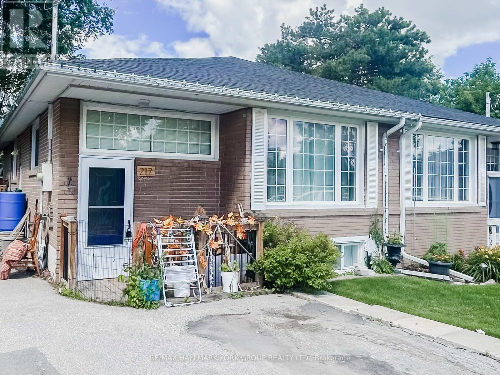 MAIN - 217 SEPTONNE AVENUE, Newmarket, Ontario