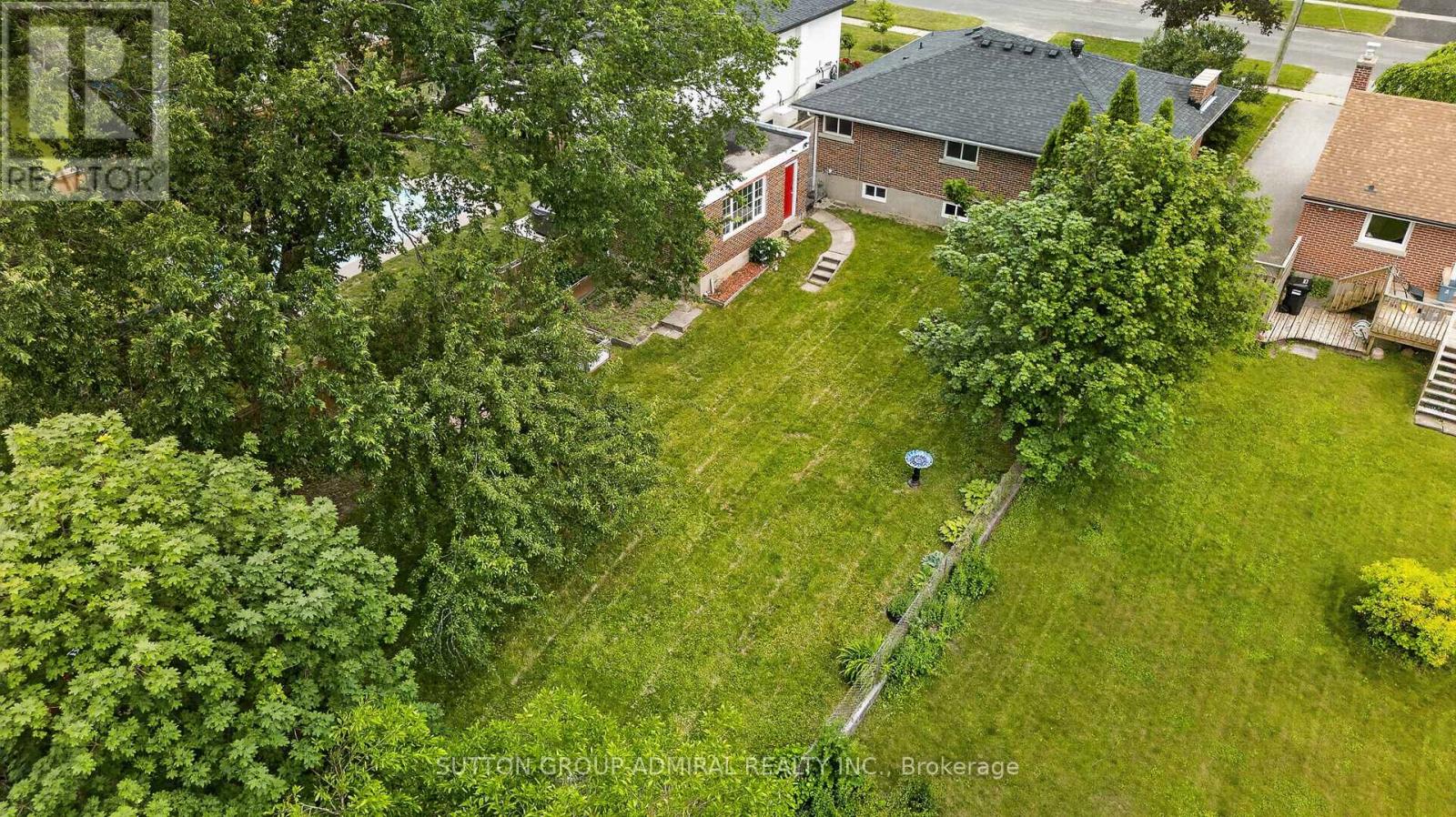 26 Shannon Street, Barrie, Ontario  L4M 2K8 - Photo 2 - S13492412