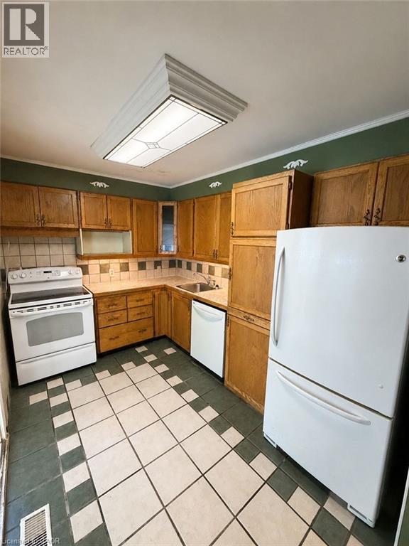 294 East 27th Street, Hamilton, Ontario  L8V 3G6 - Photo 6 - 40843151