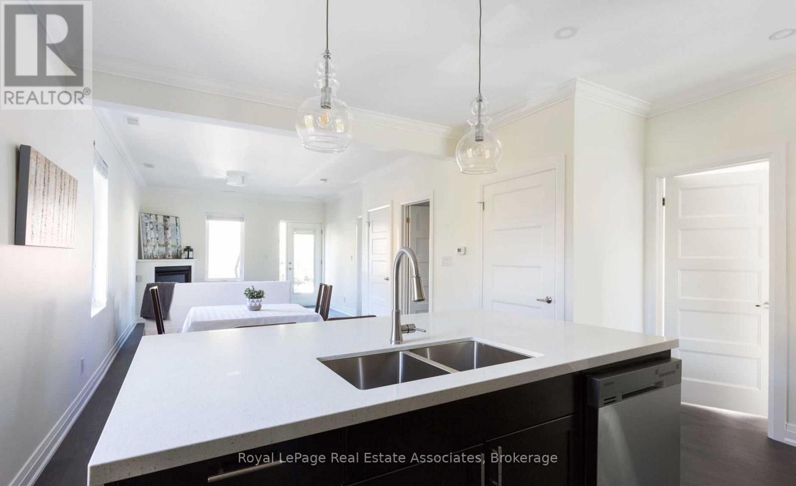 2nd Flr - 61 Jerome Street, Toronto, Ontario  M6P 1H8 - Photo 10 - W13492400