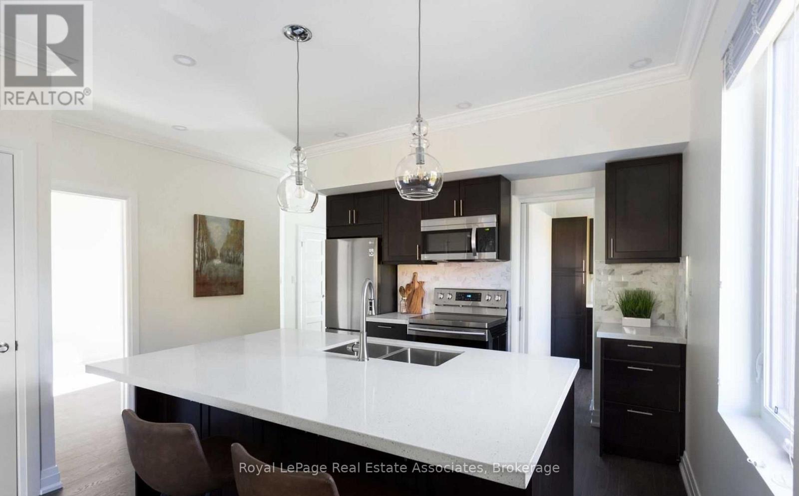 2nd Flr - 61 Jerome Street, Toronto, Ontario  M6P 1H8 - Photo 2 - W13492400