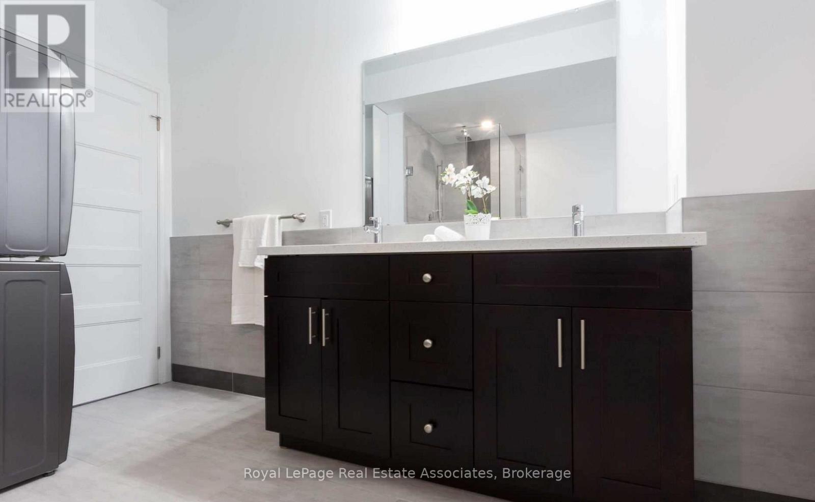 2nd Flr - 61 Jerome Street, Toronto, Ontario  M6P 1H8 - Photo 26 - W13492400