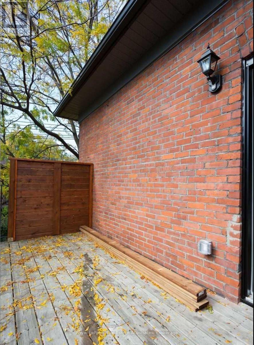 2nd Flr - 61 Jerome Street, Toronto, Ontario  M6P 1H8 - Photo 29 - W13492400
