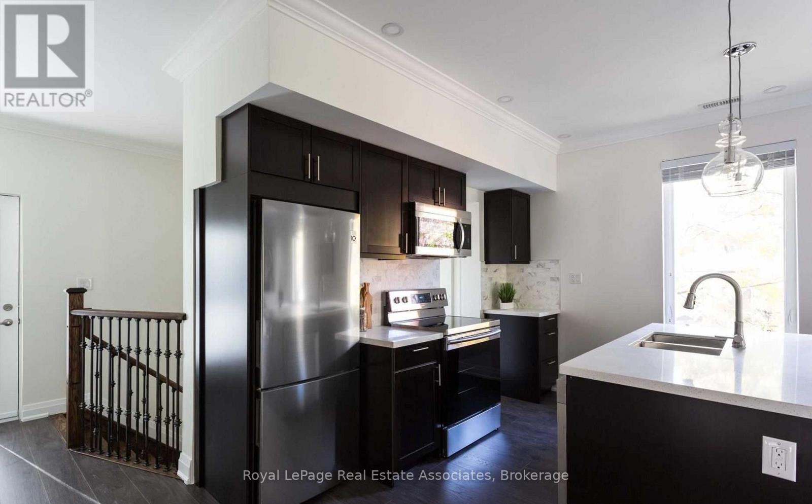 2nd Flr - 61 Jerome Street, Toronto, Ontario  M6P 1H8 - Photo 5 - W13492400