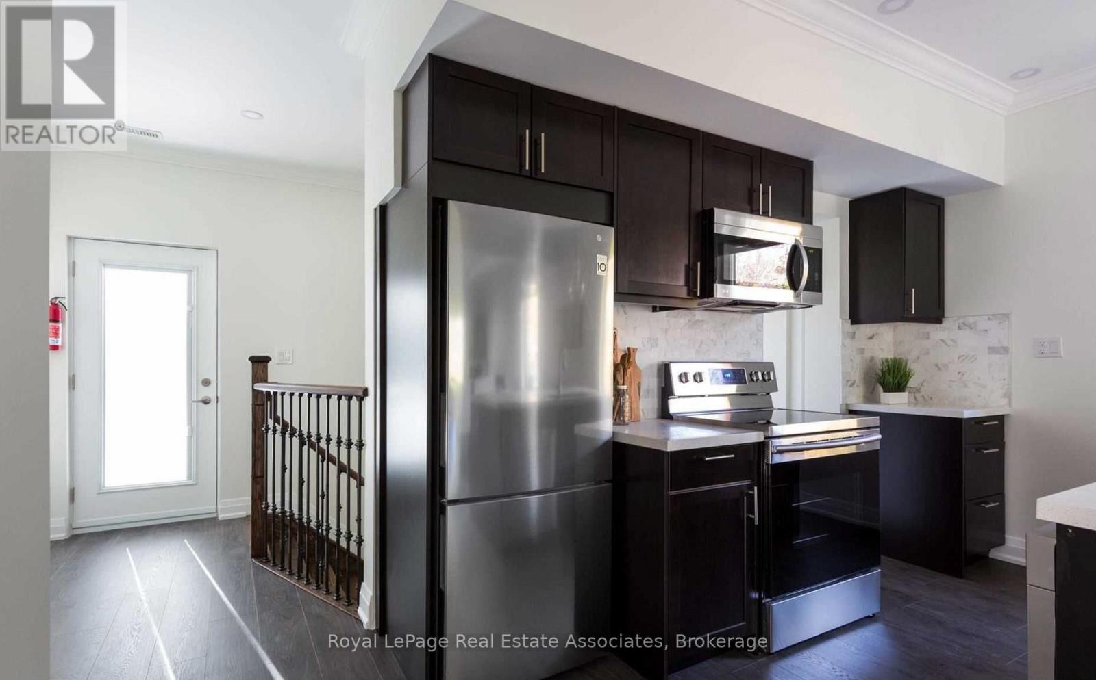2nd Flr - 61 Jerome Street, Toronto, Ontario  M6P 1H8 - Photo 6 - W13492400