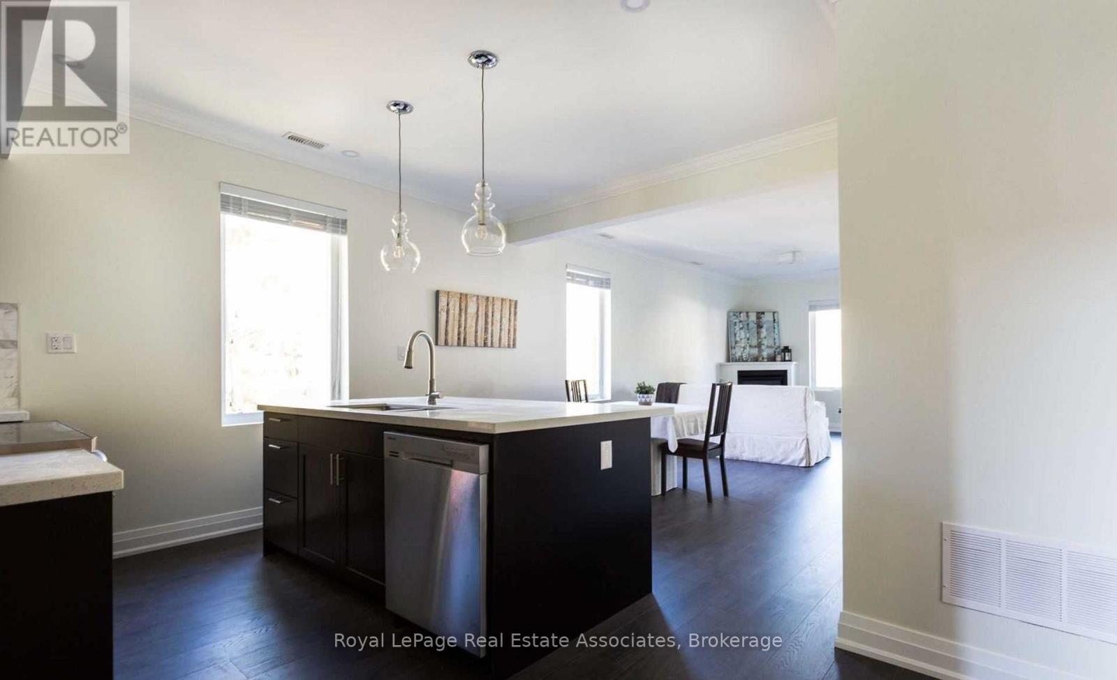 2nd Flr - 61 Jerome Street, Toronto, Ontario  M6P 1H8 - Photo 7 - W13492400