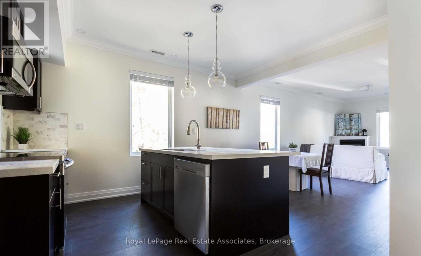 2nd Flr - 61 Jerome Street, Toronto, Ontario  M6P 1H8 - Photo 8 - W13492400