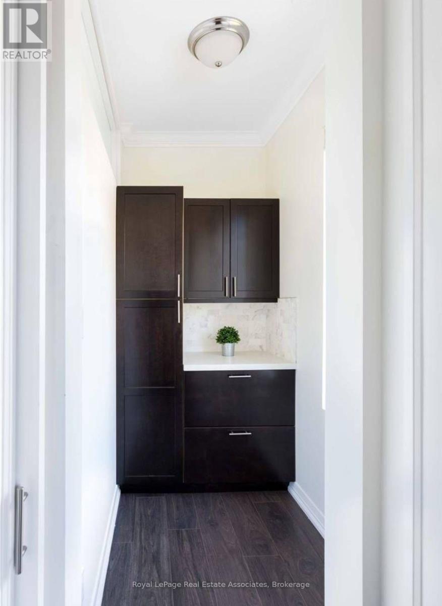 2nd Flr - 61 Jerome Street, Toronto, Ontario  M6P 1H8 - Photo 9 - W13492400
