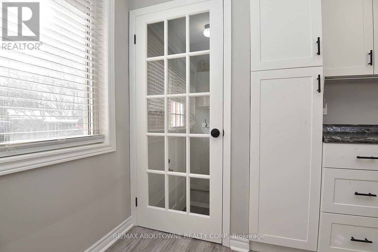 314 Bevan Drive, Burlington, Ontario  L7L 4L2 - Photo 17 - W13492418
