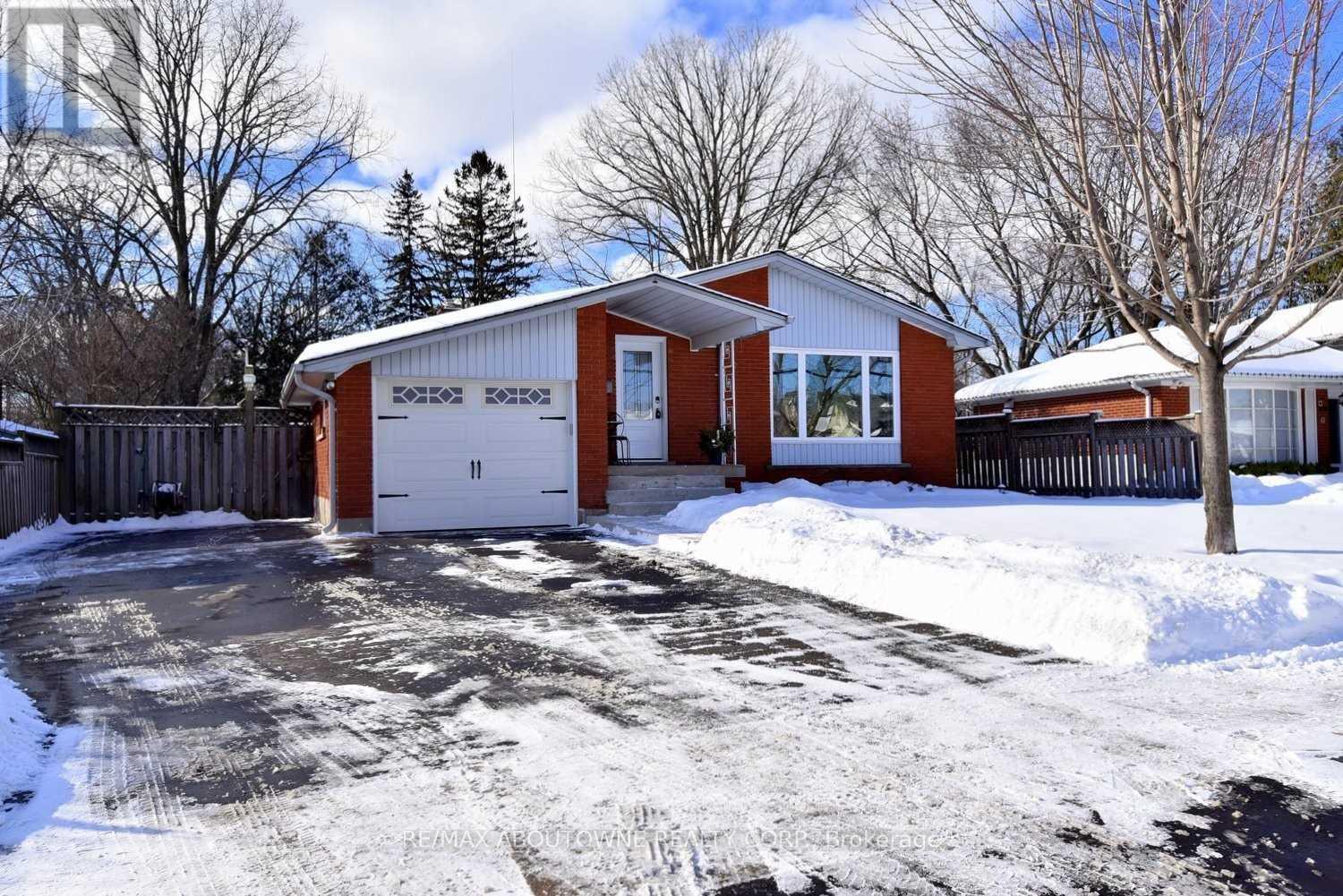 314 Bevan Drive, Burlington, Ontario  L7L 4L2 - Photo 2 - W13492418