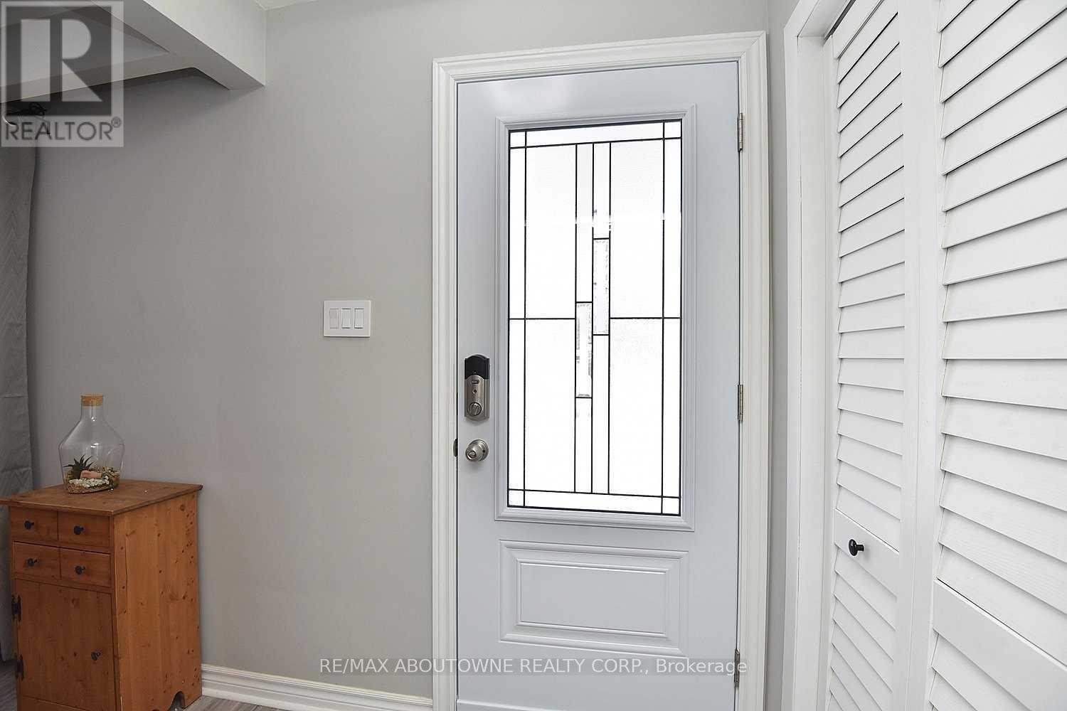 314 Bevan Drive, Burlington, Ontario  L7L 4L2 - Photo 6 - W13492418
