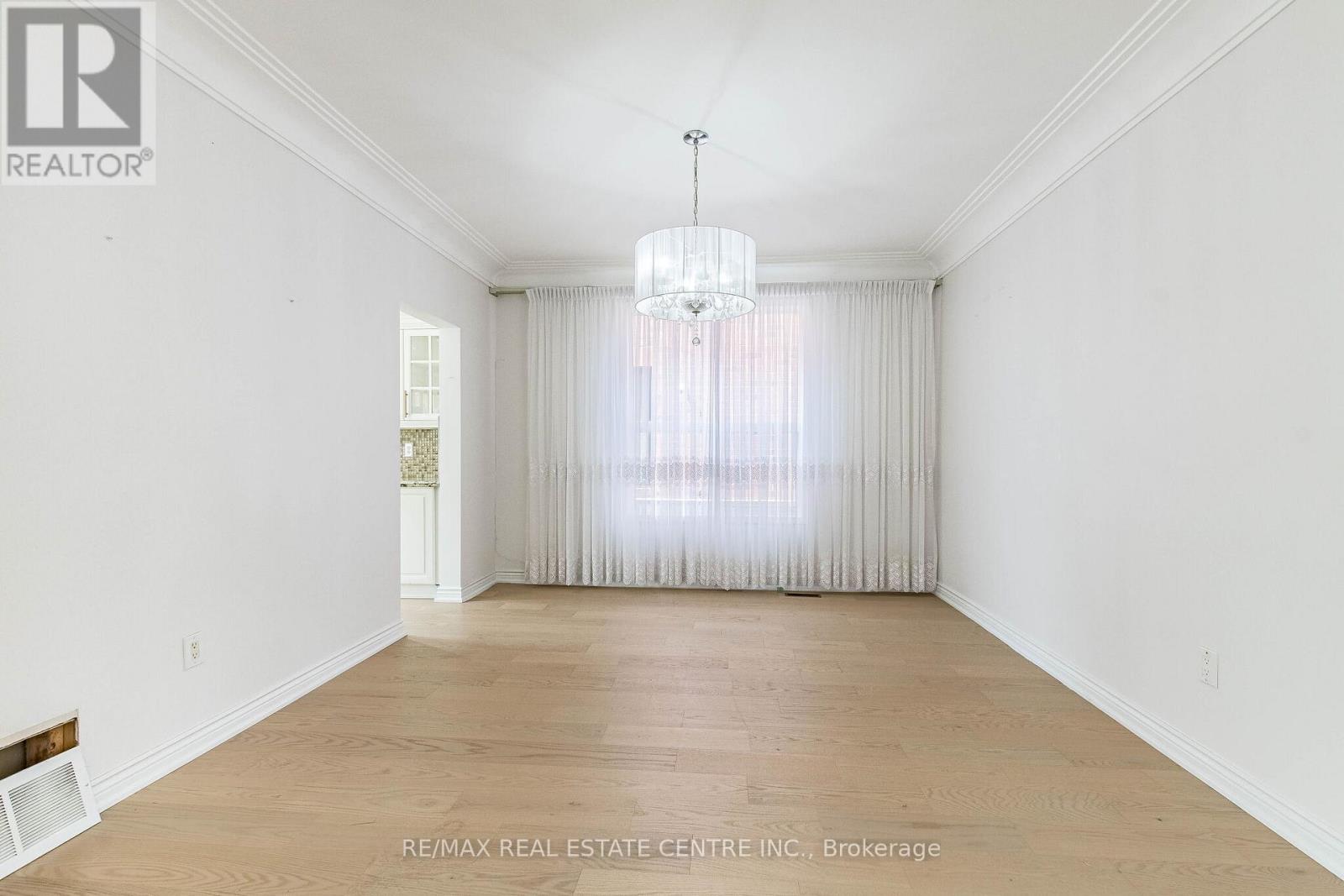 3339 Crompton Crescent, Mississauga, Ontario  L5B 4C7 - Photo 10 - W13492514
