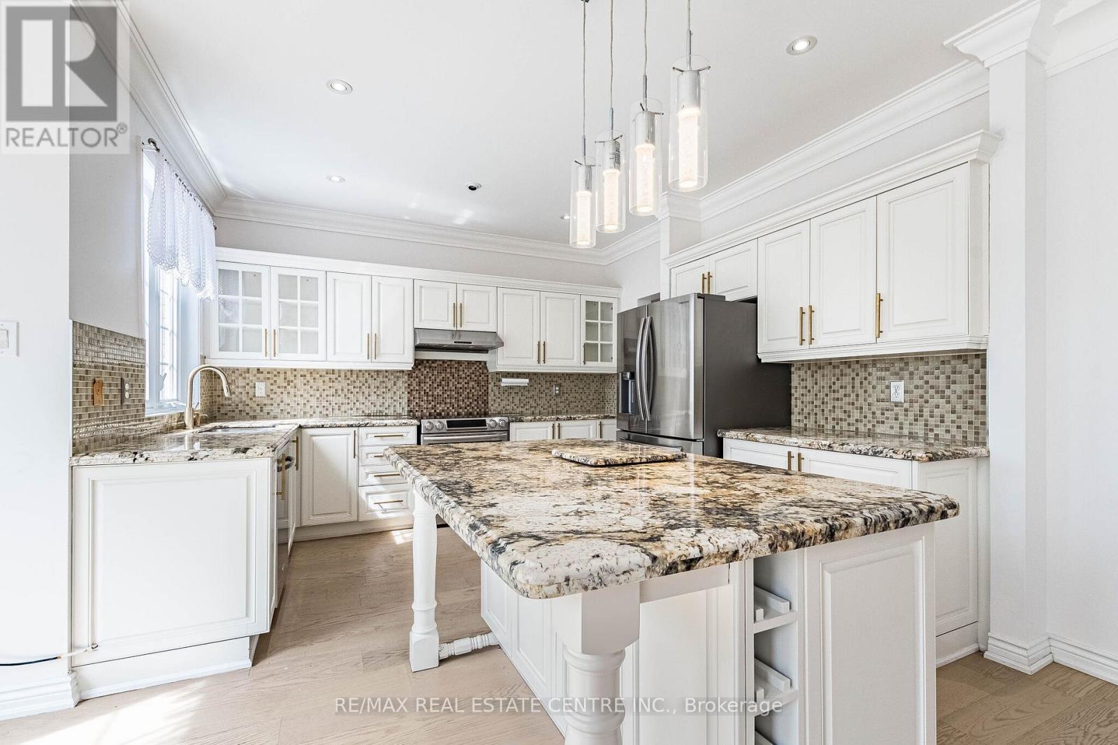 3339 Crompton Crescent, Mississauga, Ontario  L5B 4C7 - Photo 14 - W13492514