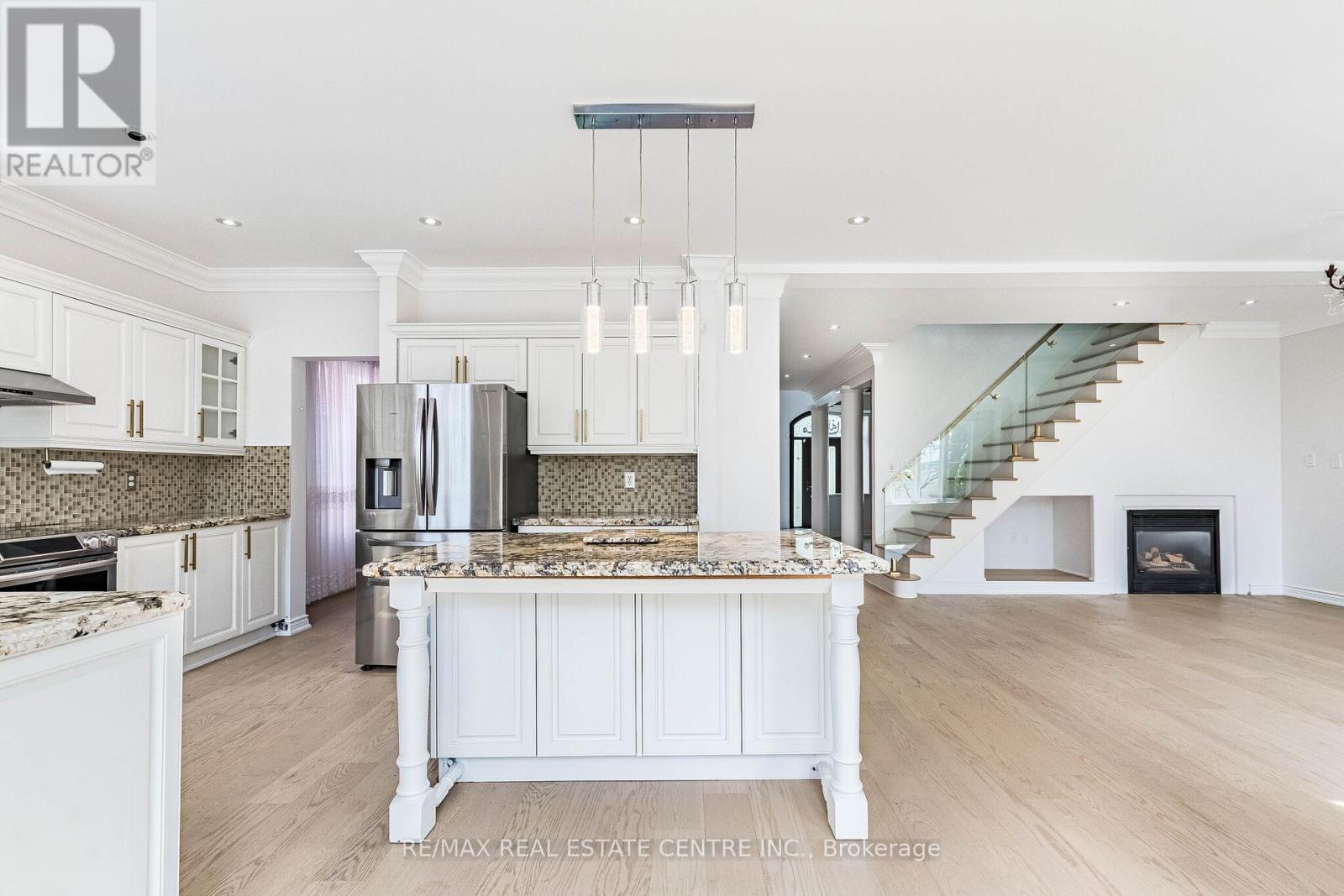 3339 Crompton Crescent, Mississauga, Ontario  L5B 4C7 - Photo 15 - W13492514