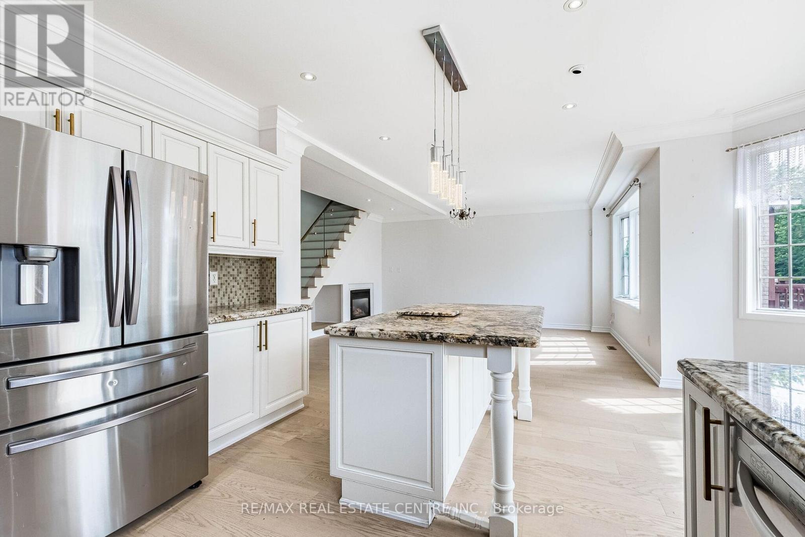 3339 Crompton Crescent, Mississauga, Ontario  L5B 4C7 - Photo 17 - W13492514