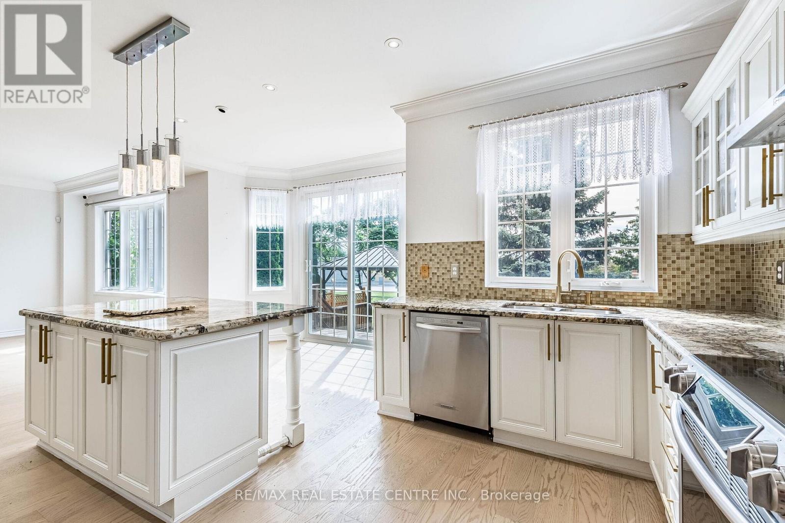 3339 Crompton Crescent, Mississauga, Ontario  L5B 4C7 - Photo 18 - W13492514
