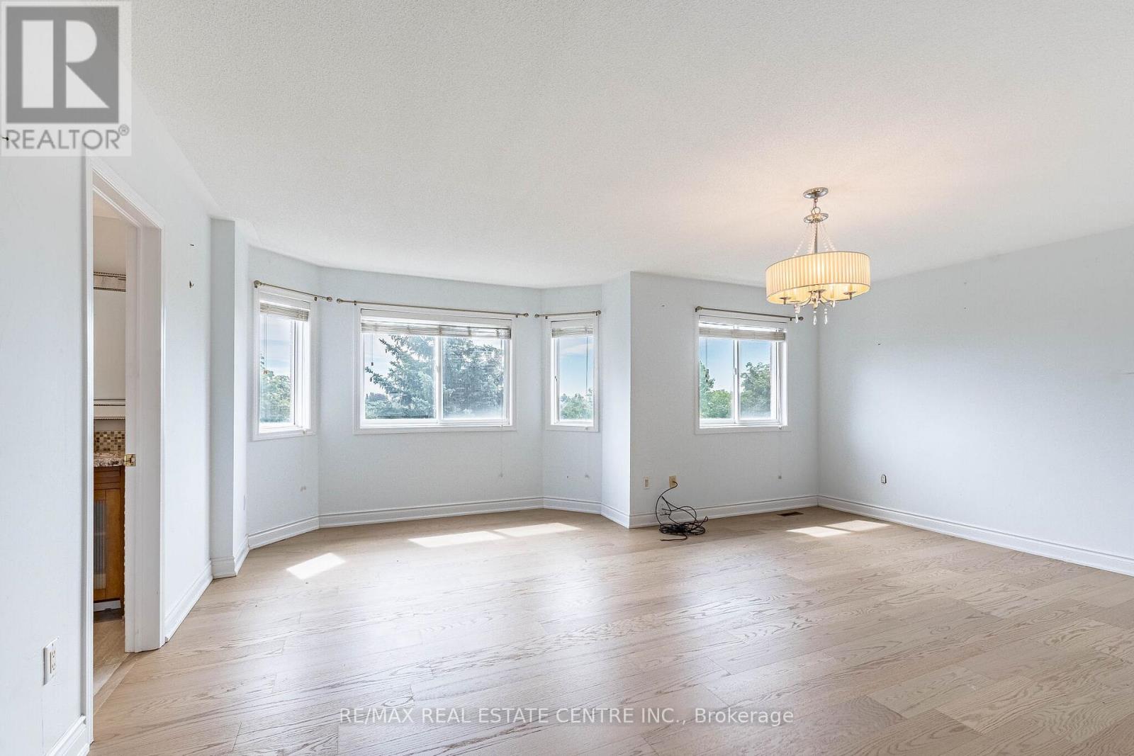 3339 Crompton Crescent, Mississauga, Ontario  L5B 4C7 - Photo 23 - W13492514