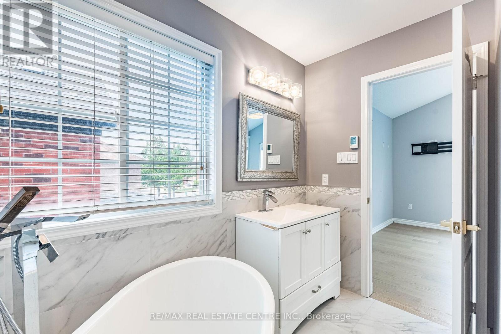 3339 Crompton Crescent, Mississauga, Ontario  L5B 4C7 - Photo 34 - W13492514