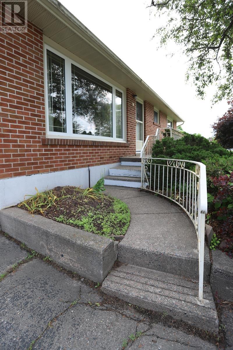 16 Arizona Ave, Sault Ste. Marie, Ontario  P6A 4L8 - Photo 2 - SM261448