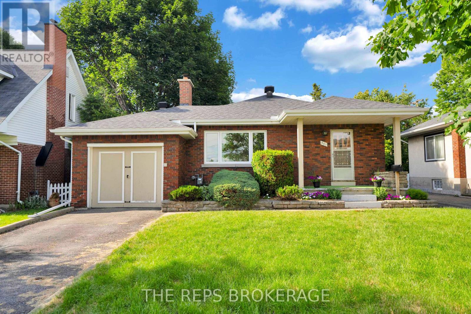 301 KNOX CRESCENT, Ottawa, Ontario