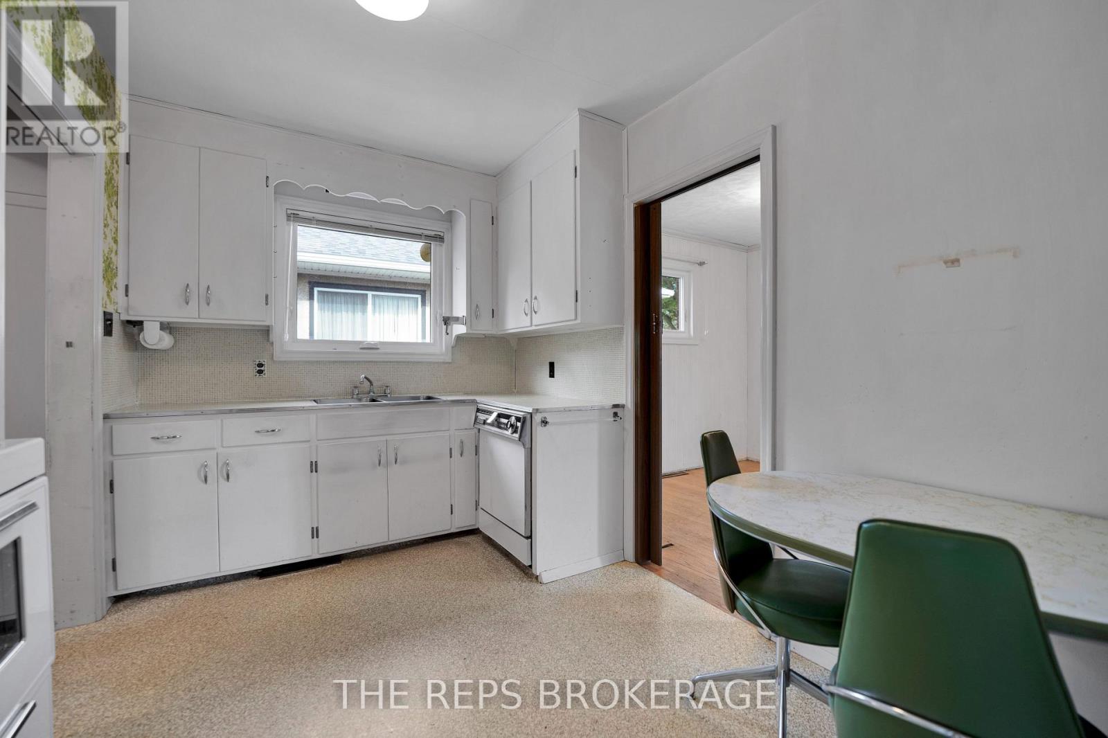 301 Knox Crescent, Ottawa, Ontario  K1G 0K9 - Photo 15 - X13492730