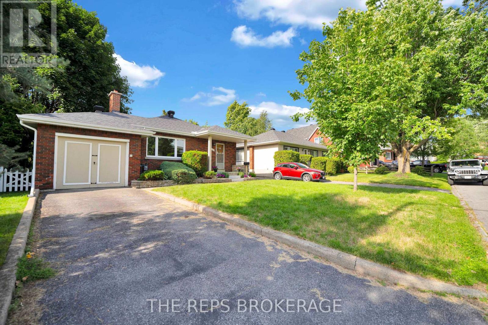 301 Knox Crescent, Ottawa, Ontario  K1G 0K9 - Photo 3 - X13492730