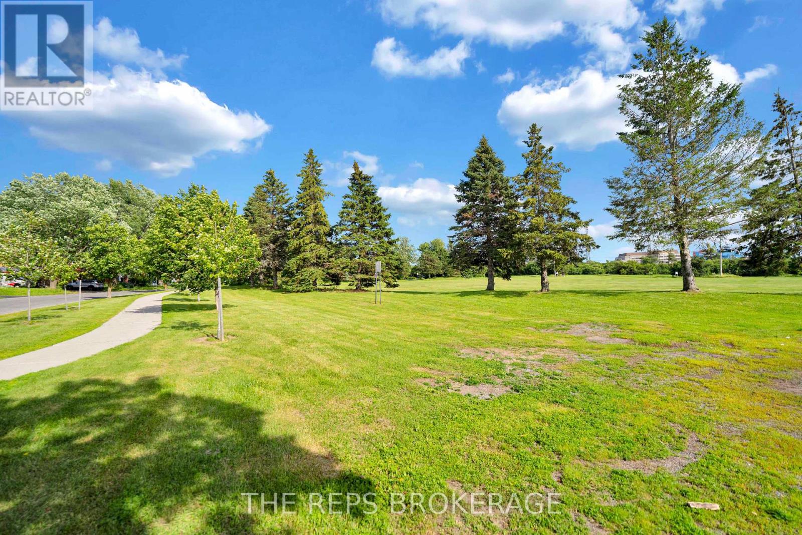 301 Knox Crescent, Ottawa, Ontario  K1G 0K9 - Photo 4 - X13492730