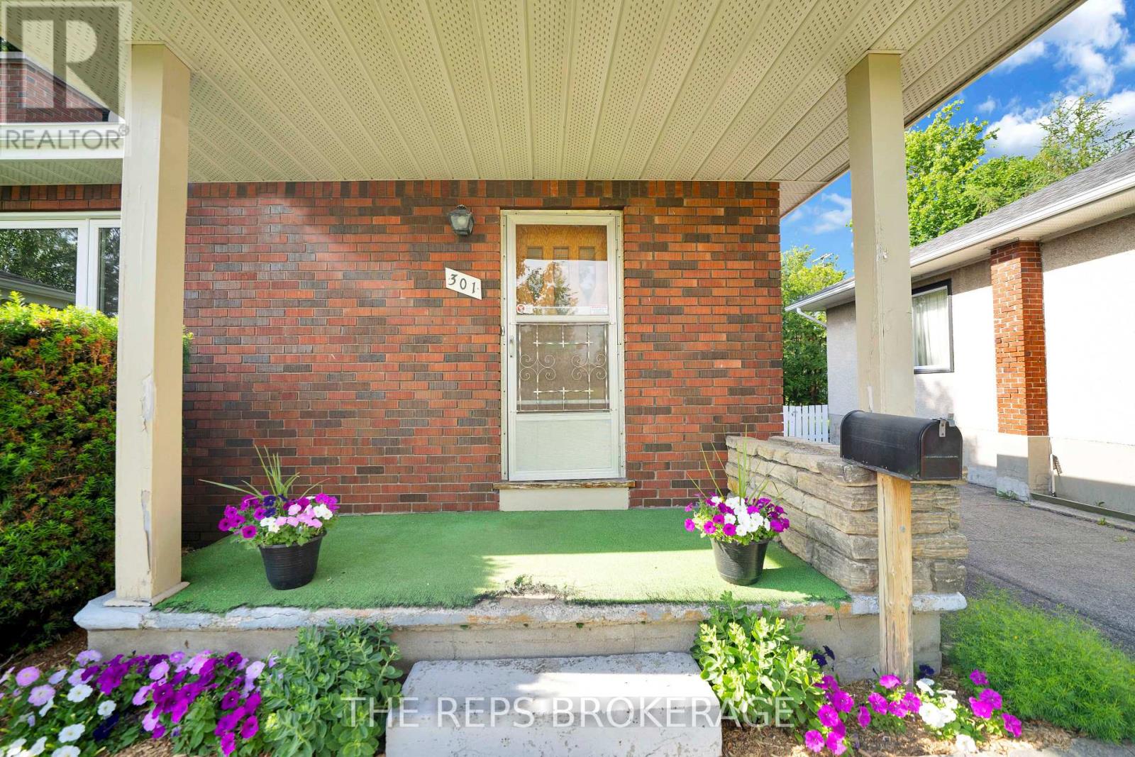 301 Knox Crescent, Ottawa, Ontario  K1G 0K9 - Photo 5 - X13492730