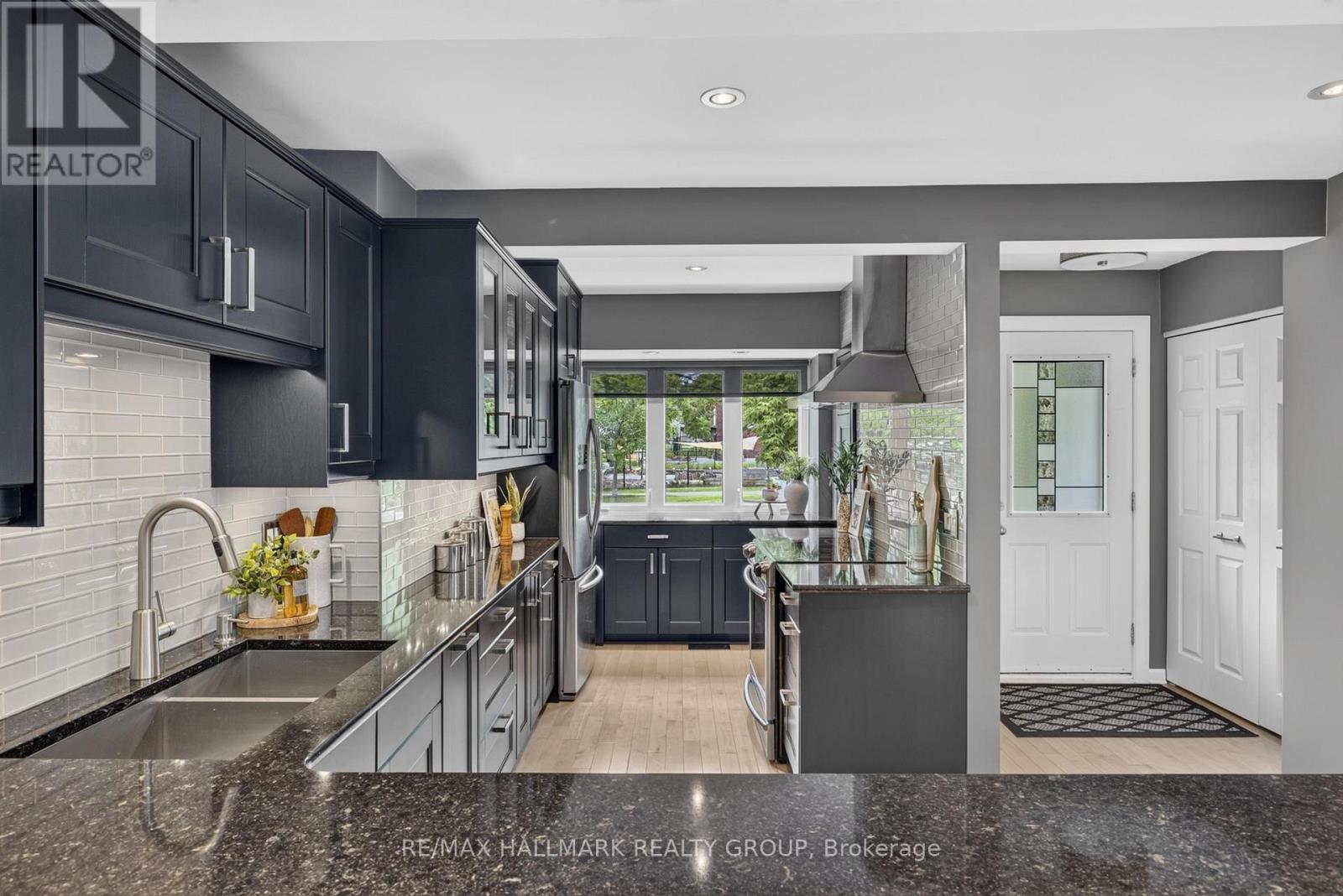 1265 Coldrey Avenue, Ottawa, Ontario  K1Z 7P6 - Photo 4 - X13488950