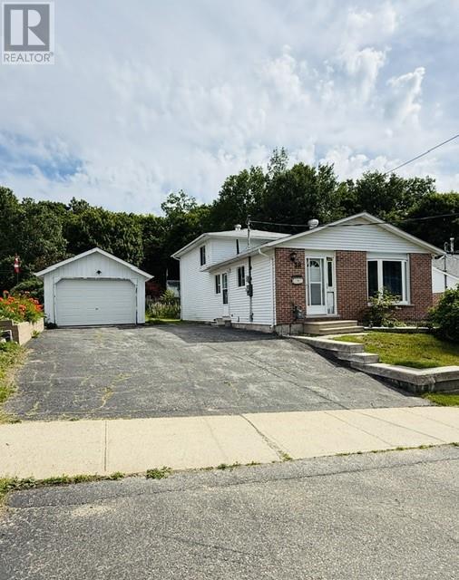 38 Ottawa Ave, Elliot Lake, Ontario