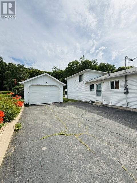 38 Ottawa Ave, Elliot Lake, Ontario  P5A 2P1 - Photo 3 - 2127209