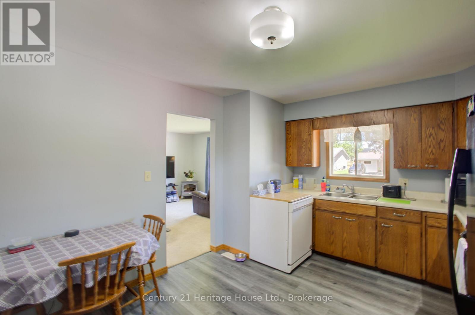 202 15th Avenue, Hanover, Ontario  N4N 3L4 - Photo 12 - X13492640