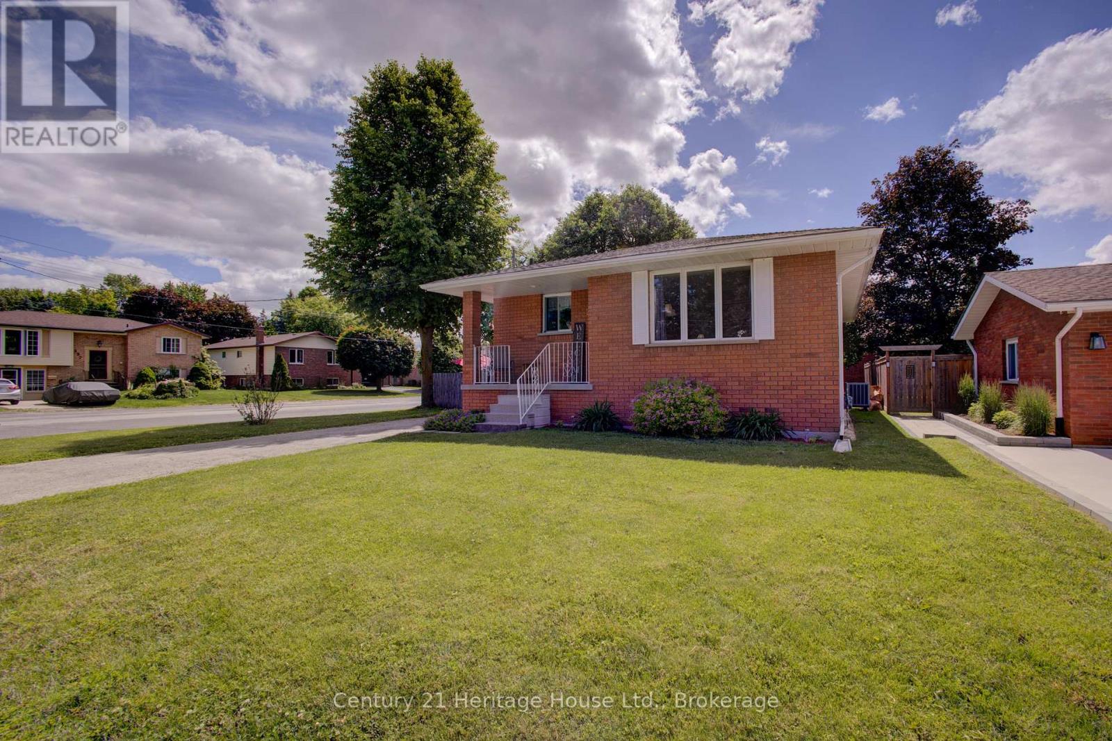 202 15th Avenue, Hanover, Ontario  N4N 3L4 - Photo 2 - X13492640