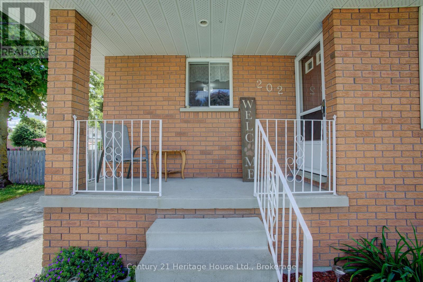 202 15th Avenue, Hanover, Ontario  N4N 3L4 - Photo 5 - X13492640