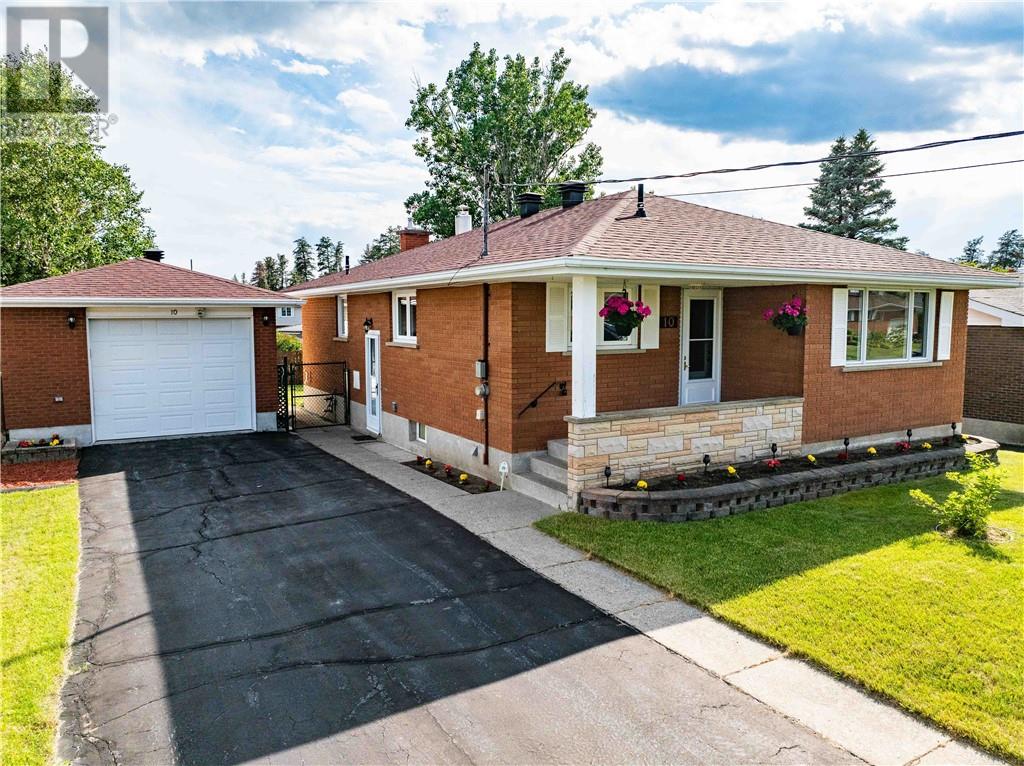 10 Maple Boulevard, Capreol, Ontario  P0M 1H0 - Photo 1 - 2128839