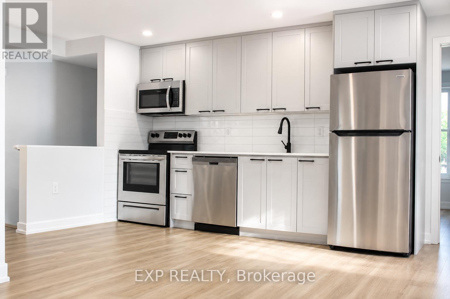 Unit #3 - 33 Front Street N, Orillia, Ontario  L3V 4R6 - Photo 2 - S13492580