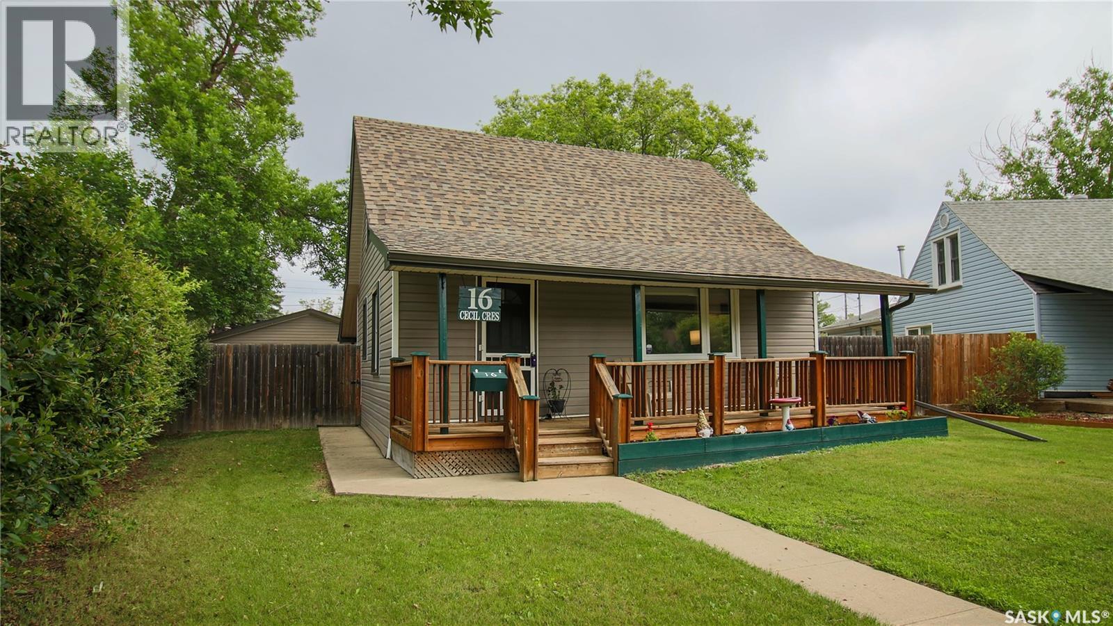 16 CECIL CRESCENT, Regina, Saskatchewan