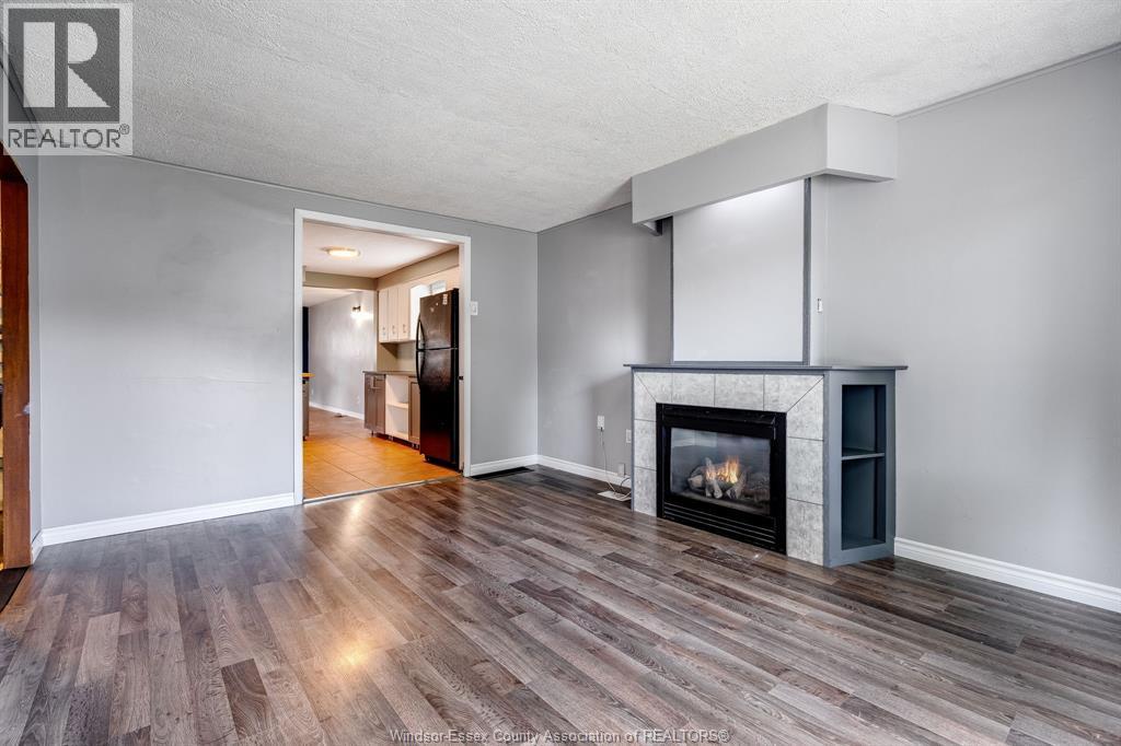 3793 Vaughan, Windsor, Ontario  N9C 1Z6 - Photo 2 - 26015274