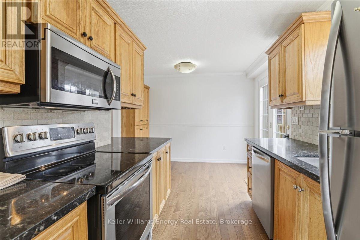 406 Vega Street, Oshawa, Ontario  L1K 1E6 - Photo 5 - E13490294