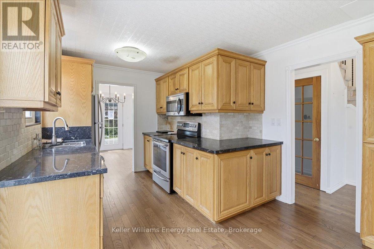 406 Vega Street, Oshawa, Ontario  L1K 1E6 - Photo 4 - E13490294