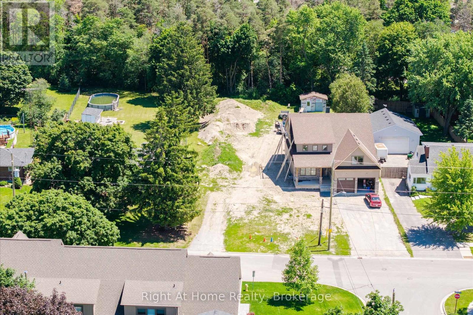 21 Eastwood Avenue N, Oshawa, Ontario  L1G 3Y5 - Photo 10 - E13493020