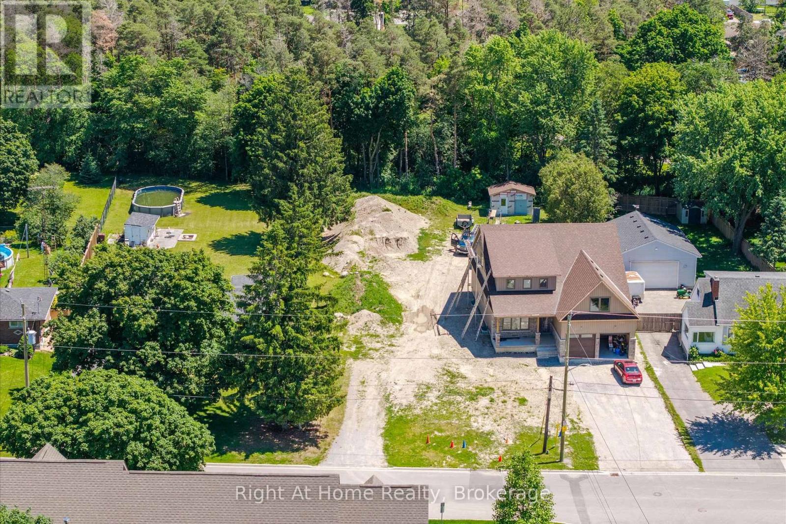 21 Eastwood Avenue N, Oshawa, Ontario  L1G 3Y5 - Photo 4 - E13493020