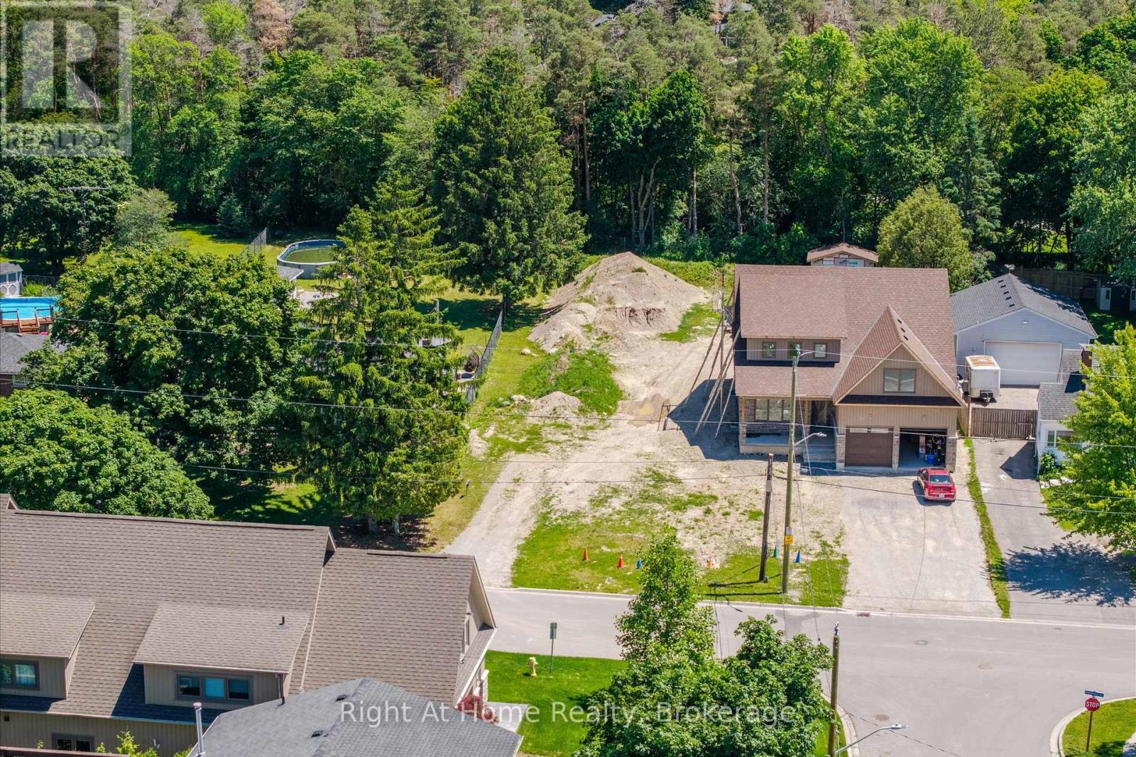 21 Eastwood Avenue N, Oshawa, Ontario  L1G 3Y5 - Photo 9 - E13493020
