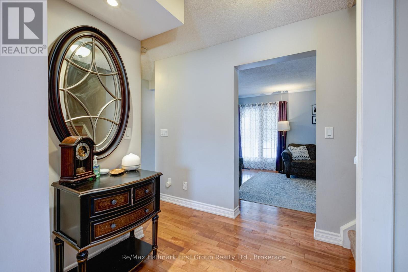 565 Birkdale Street, Oshawa, Ontario  L1H 8C3 - Photo 3 - E13493138