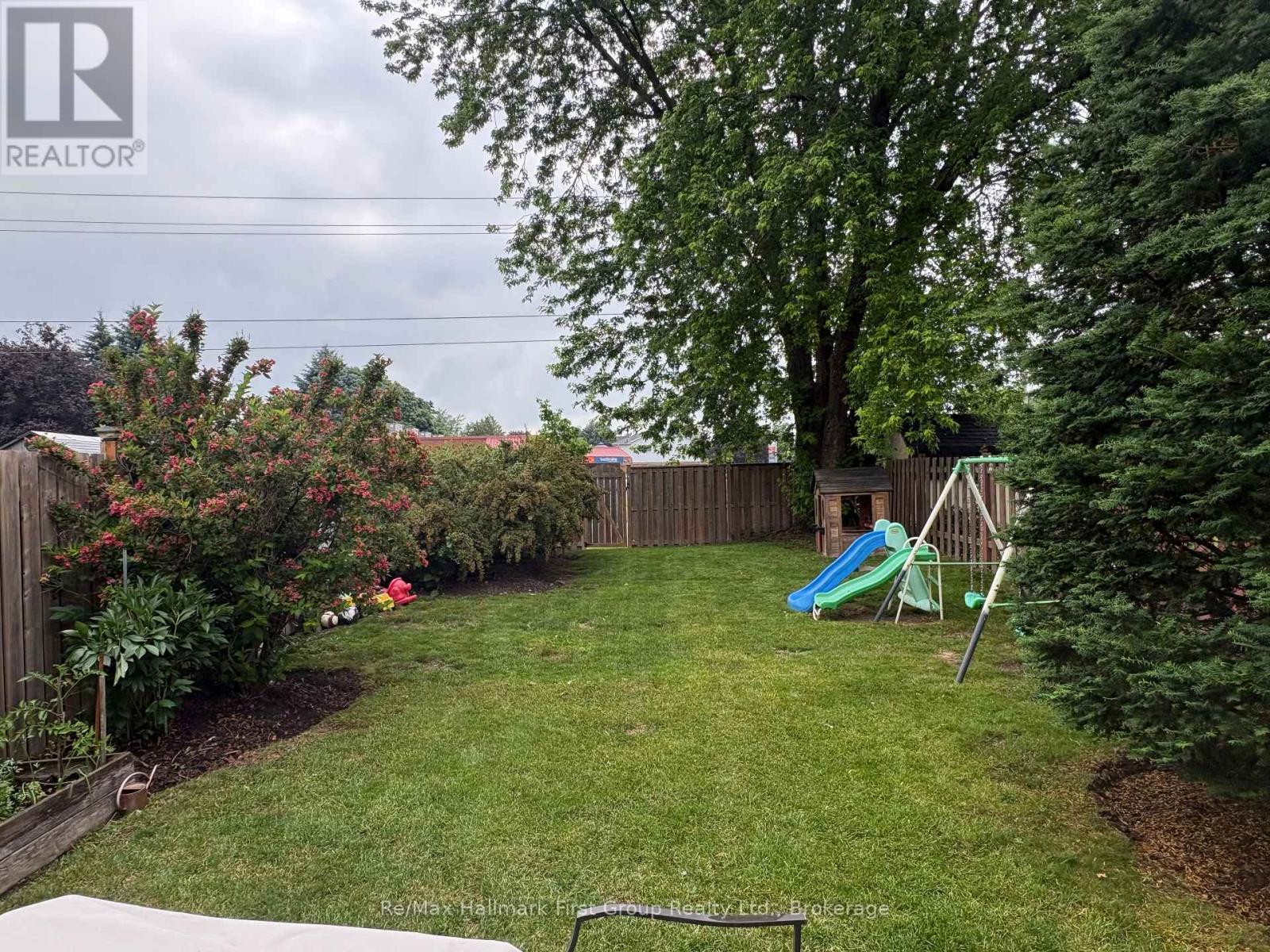 565 Birkdale Street, Oshawa, Ontario  L1H 8C3 - Photo 4 - E13493138