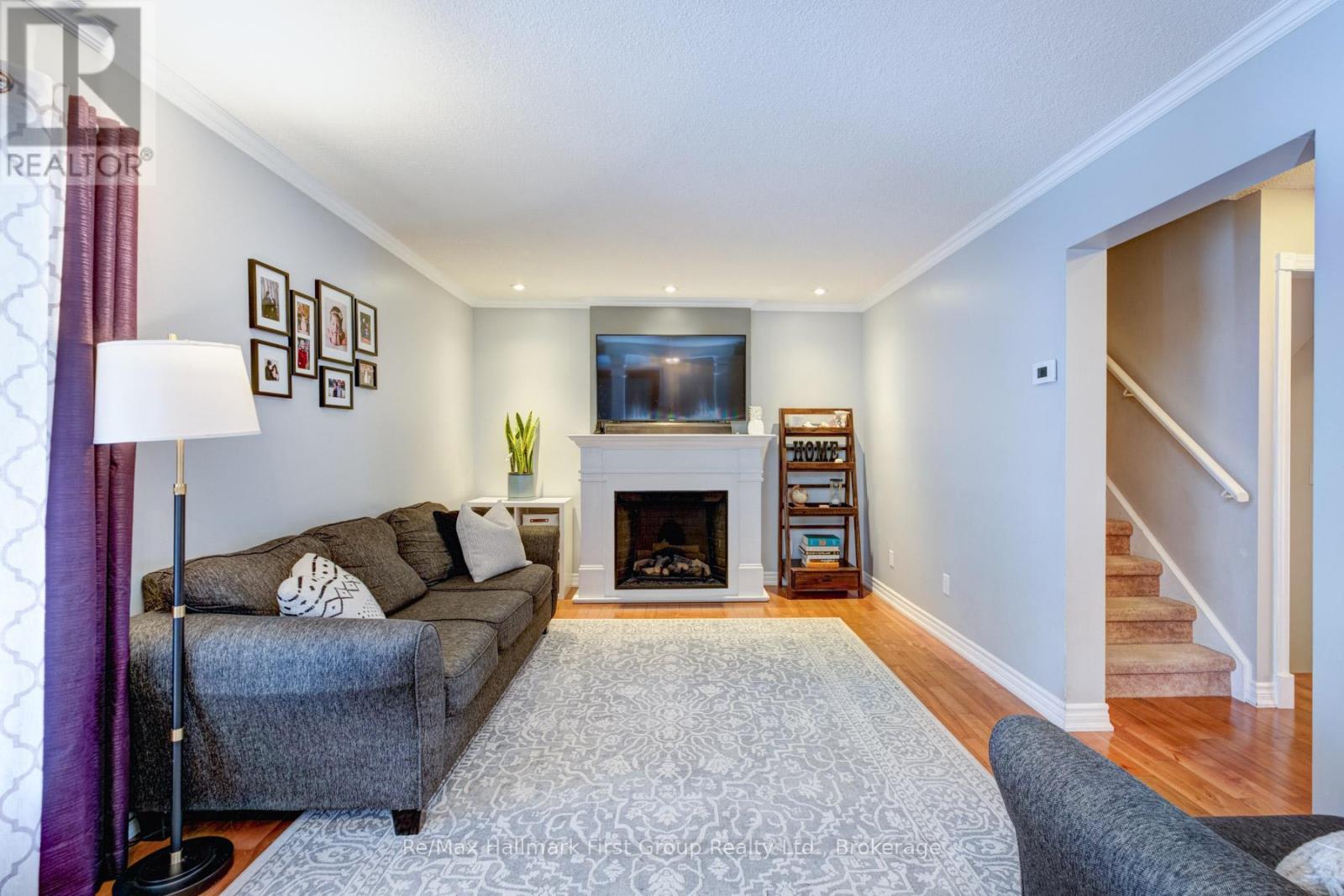 565 Birkdale Street, Oshawa, Ontario  L1H 8C3 - Photo 5 - E13493138