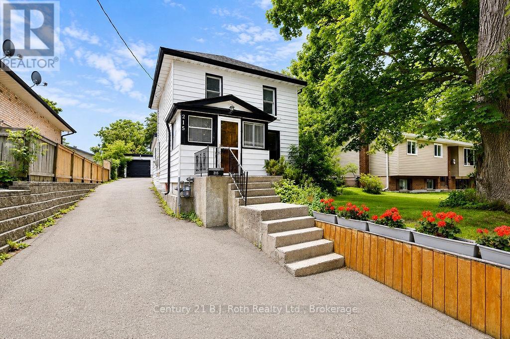 215 Oxford Street, Orillia, Ontario  L3V 1H6 - Photo 1 - S13493132